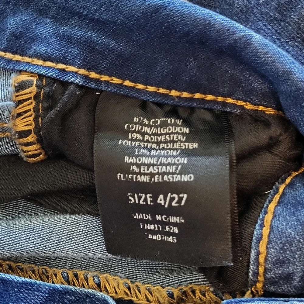 Tahari mid rise capris - Picture 8 of 8